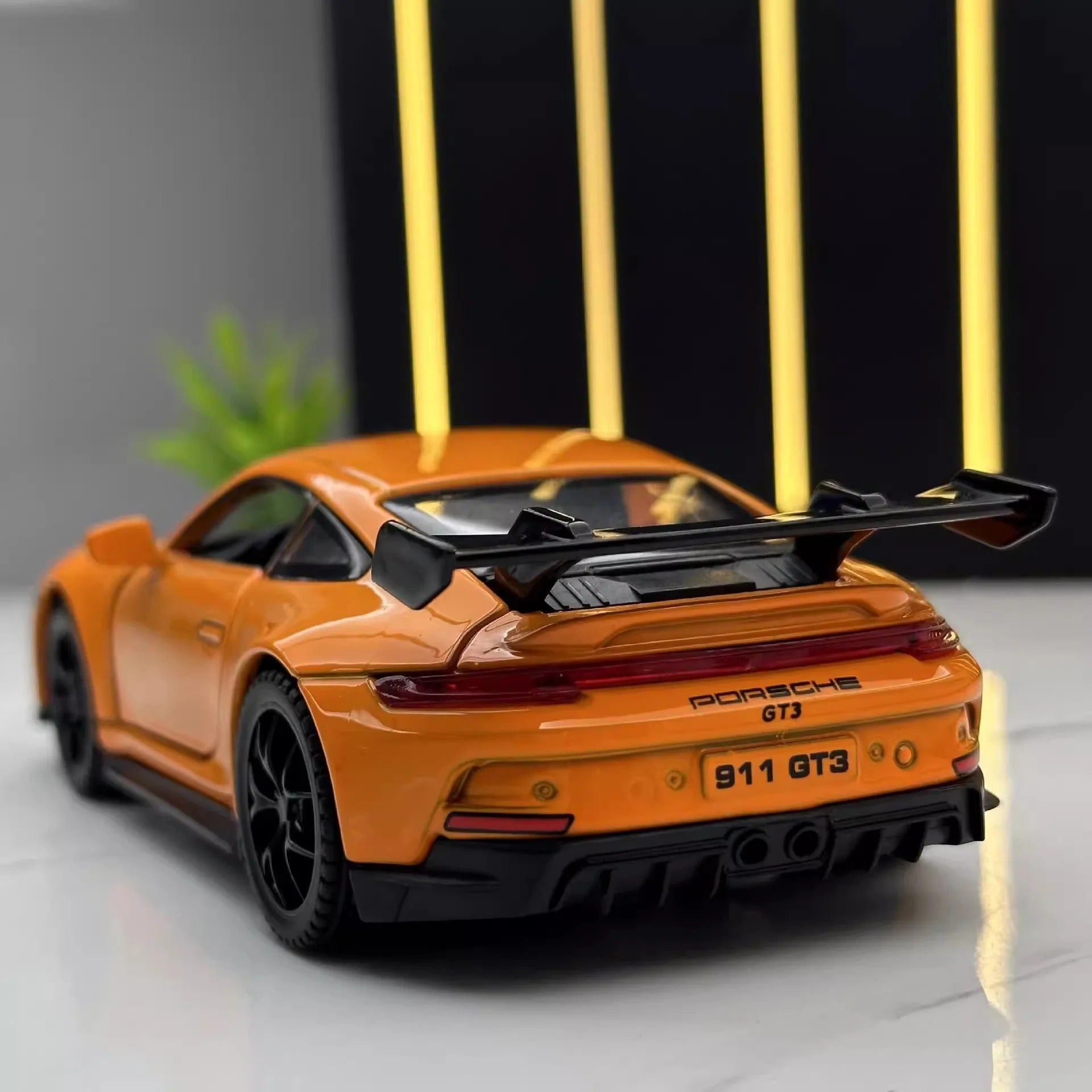 Diecast Model Car – 1:32 Porsche 911 GT3 RS Collectible Scale Car